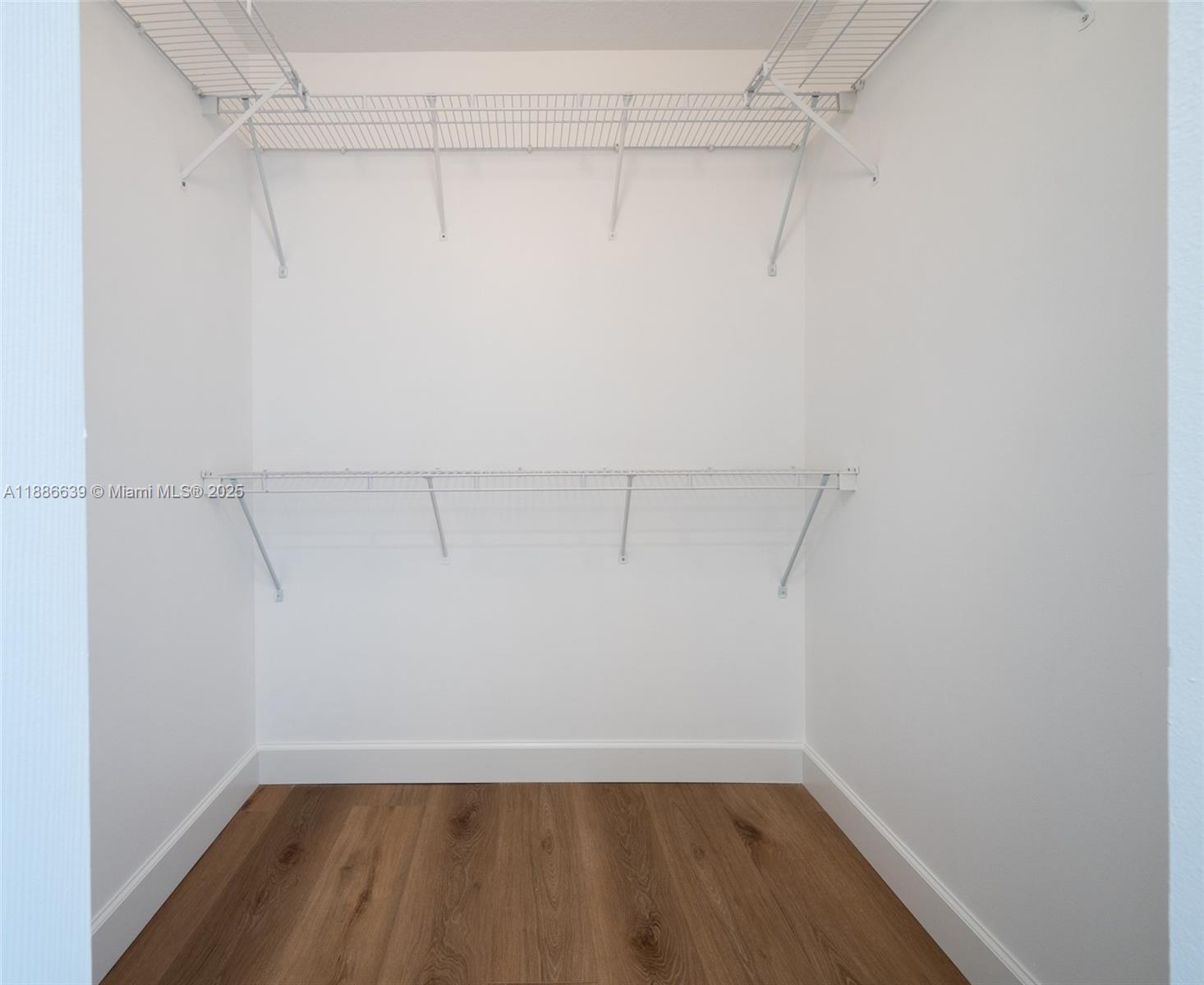 ISLES AT WESTON 171-40 B - Residential Lease