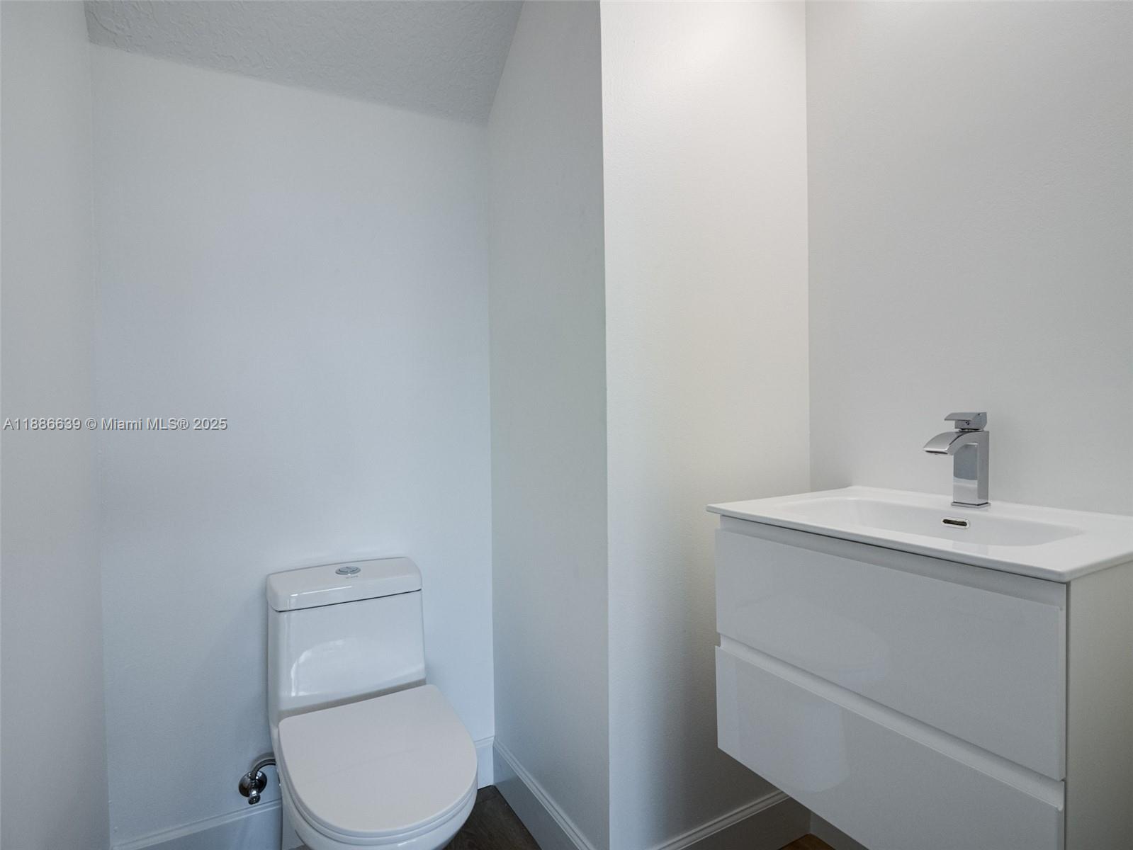 ISLES AT WESTON 171-40 B - Residential Lease