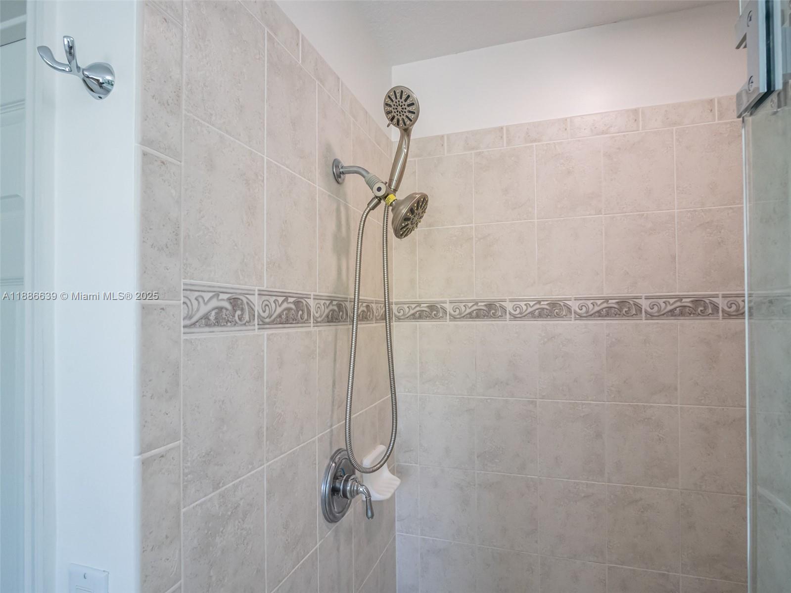 ISLES AT WESTON 171-40 B - Residential Lease