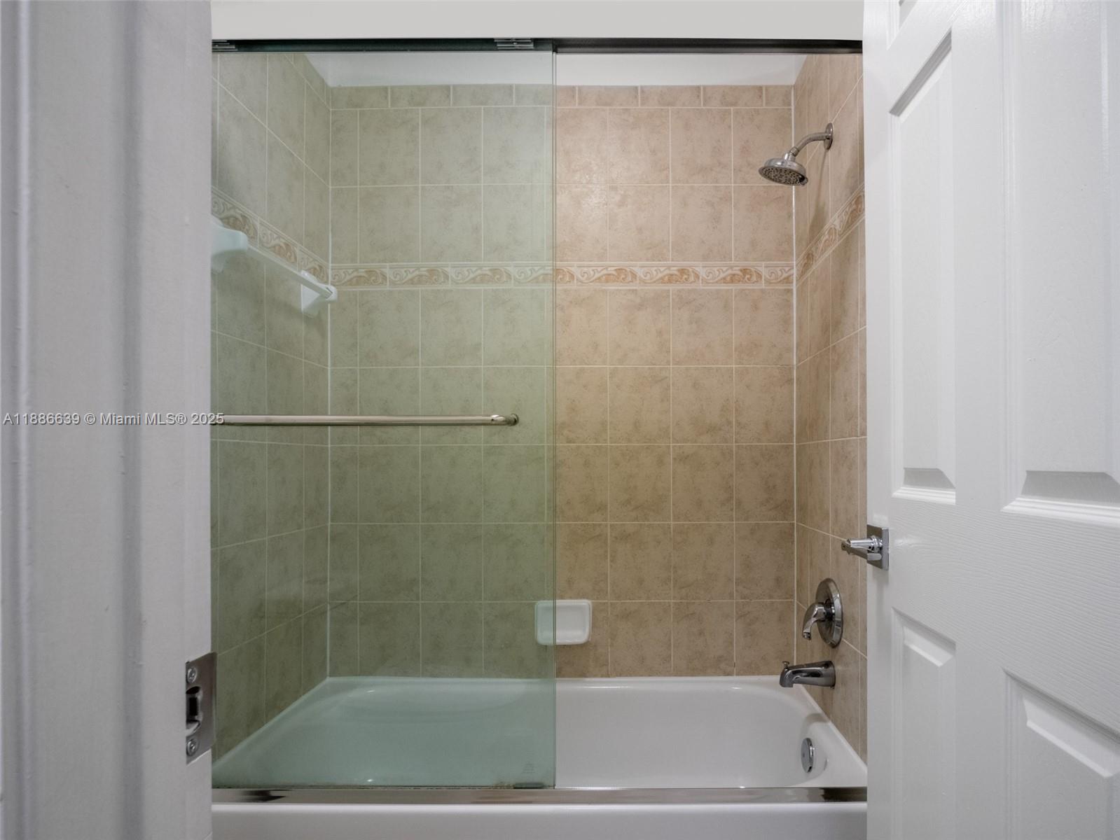 ISLES AT WESTON 171-40 B - Residential Lease