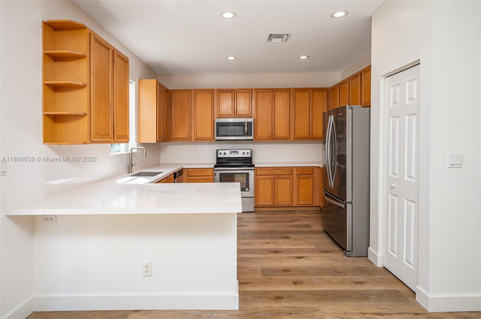 ISLES AT WESTON 171-40 B - Residential Lease