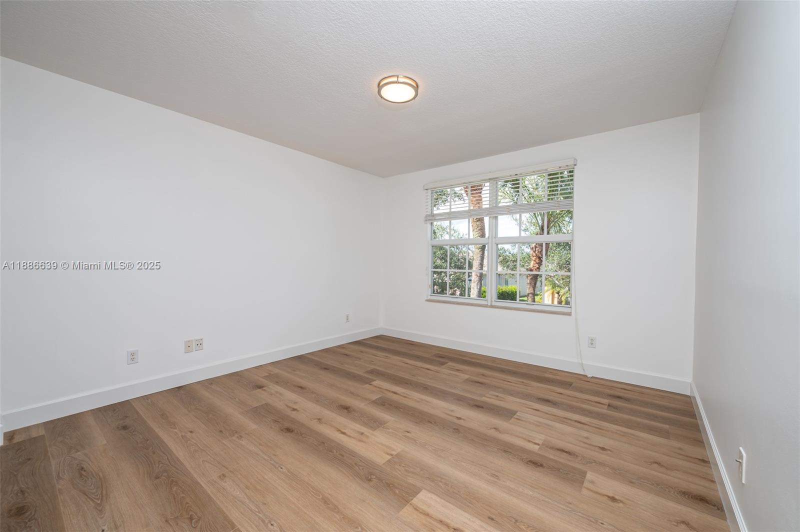 ISLES AT WESTON 171-40 B - Residential Lease