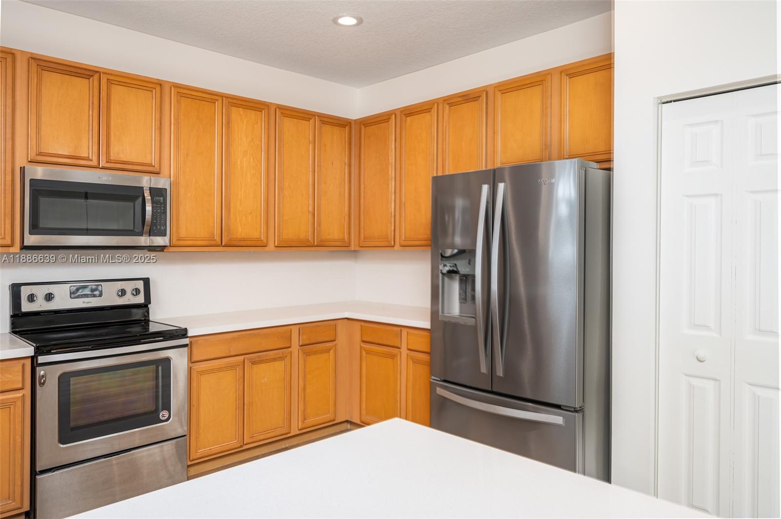 ISLES AT WESTON 171-40 B - Residential Lease