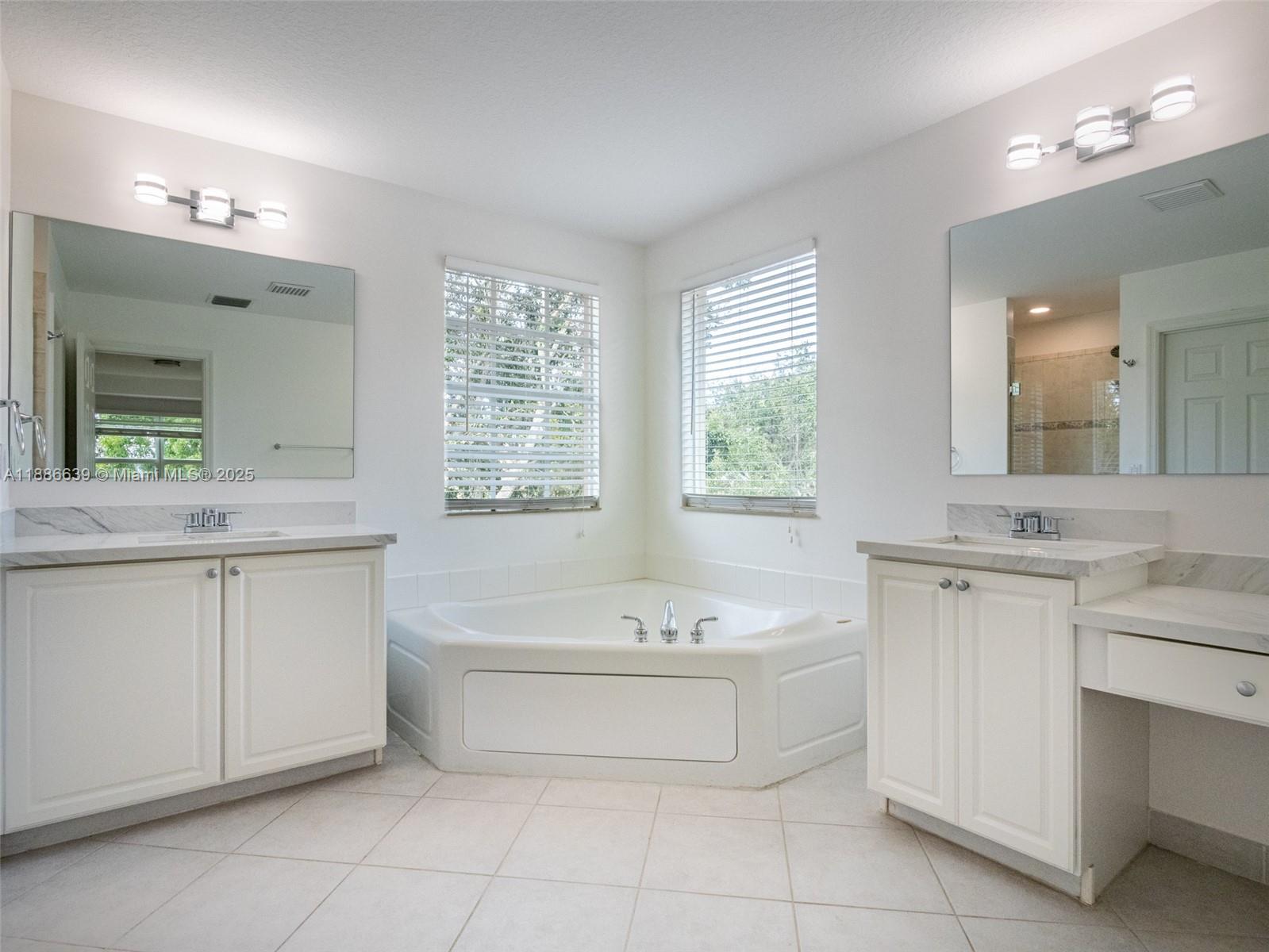 ISLES AT WESTON 171-40 B - Residential Lease