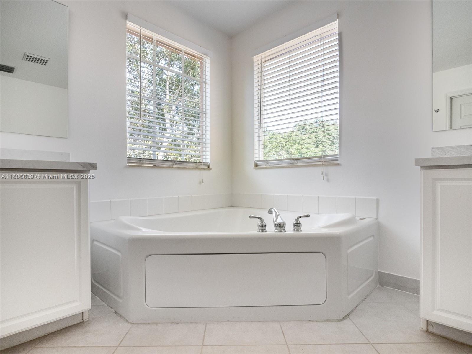 ISLES AT WESTON 171-40 B - Residential Lease