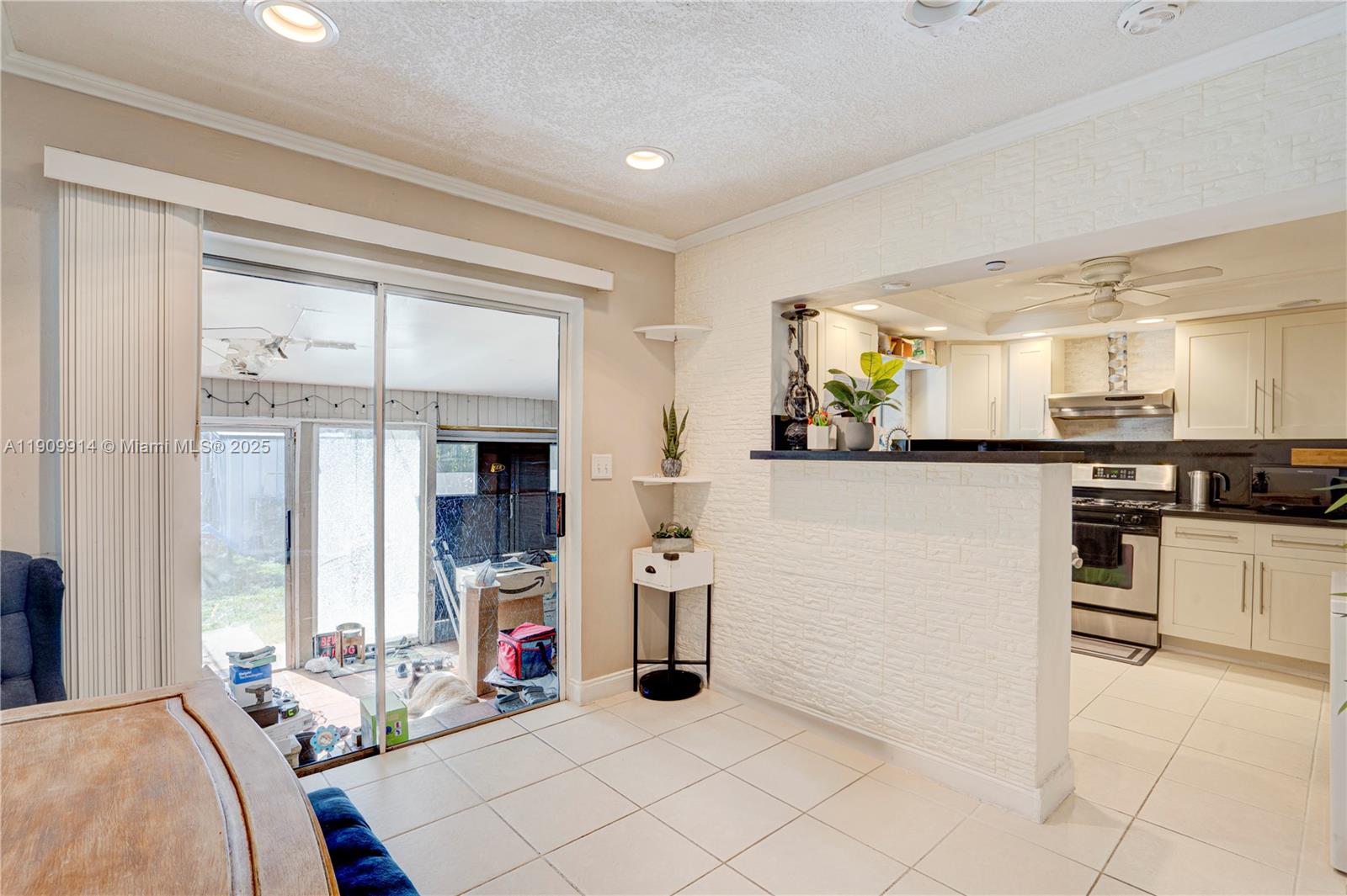 HOLLYWOOD PARK - Residential