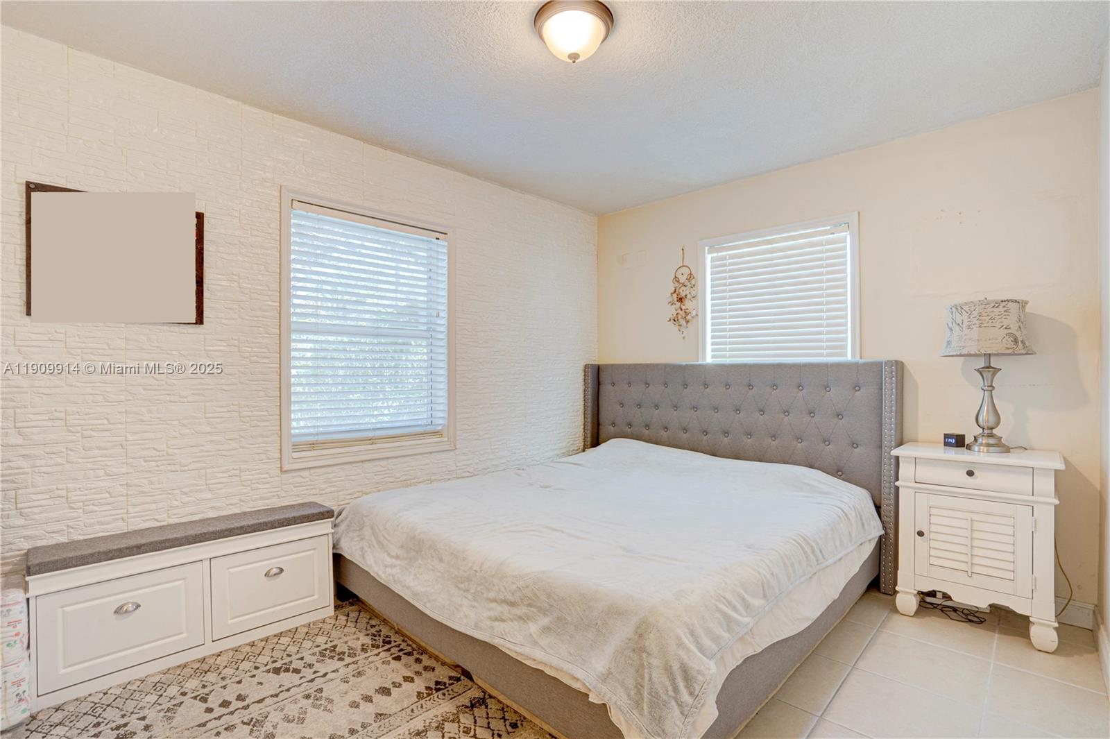 HOLLYWOOD PARK - Residential