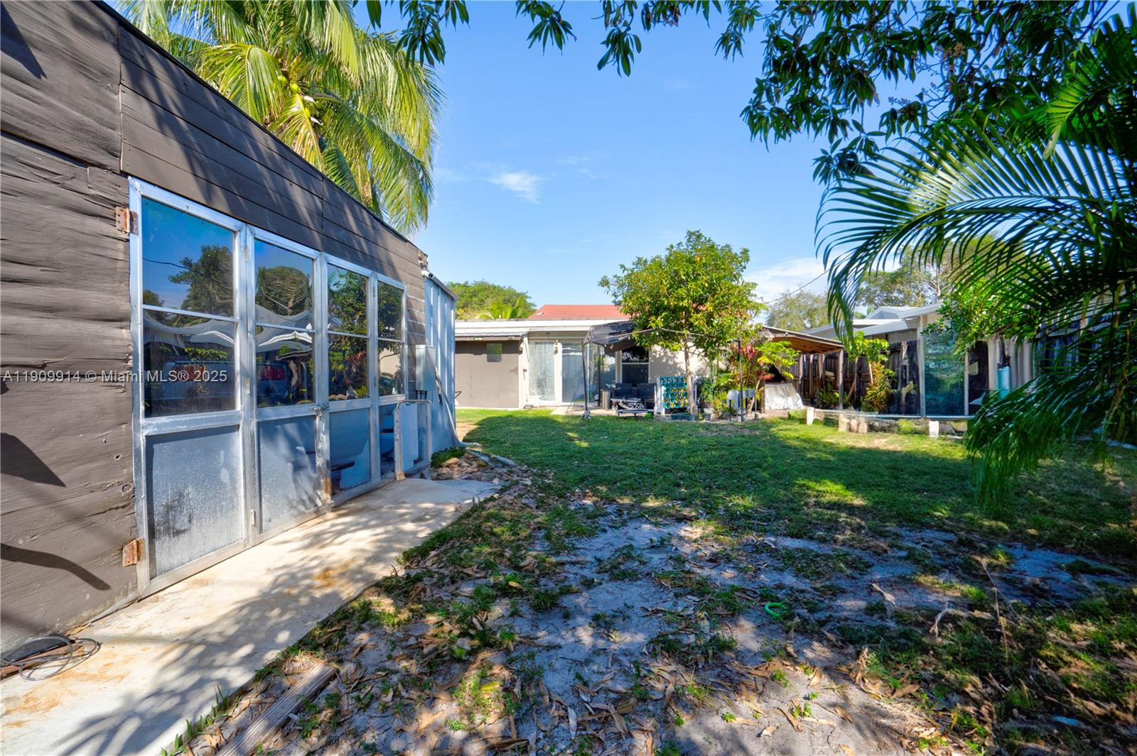 HOLLYWOOD PARK - Residential