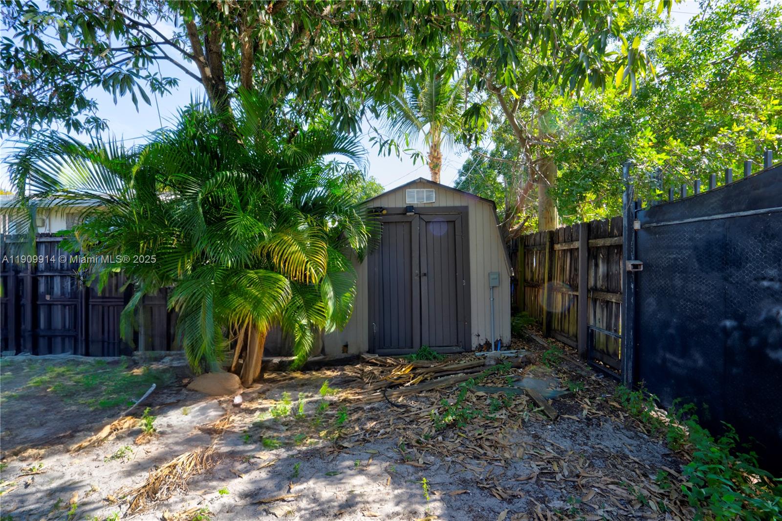 HOLLYWOOD PARK - Residential