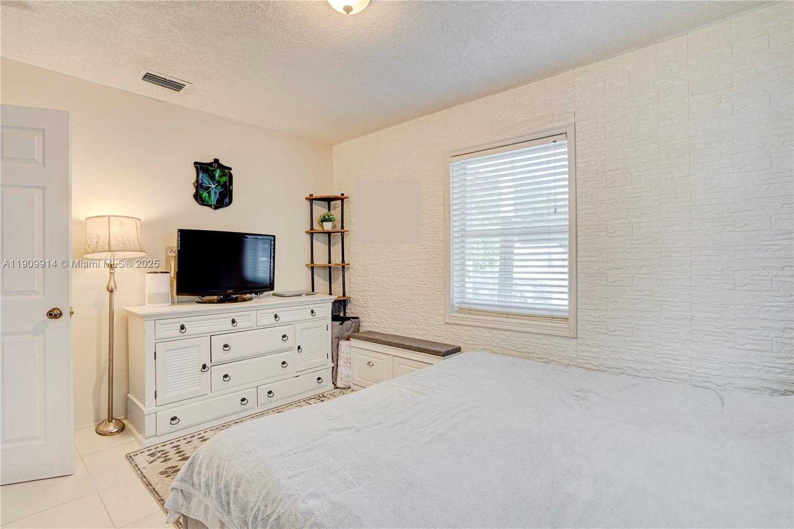 HOLLYWOOD PARK - Residential