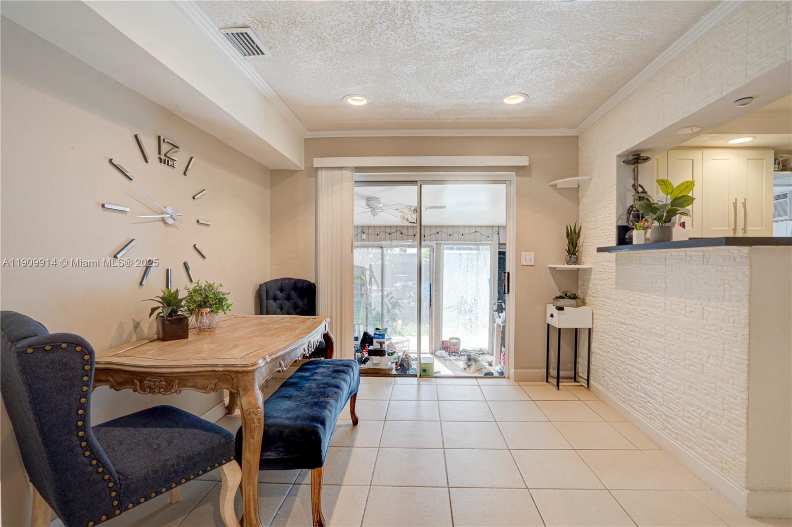 HOLLYWOOD PARK - Residential