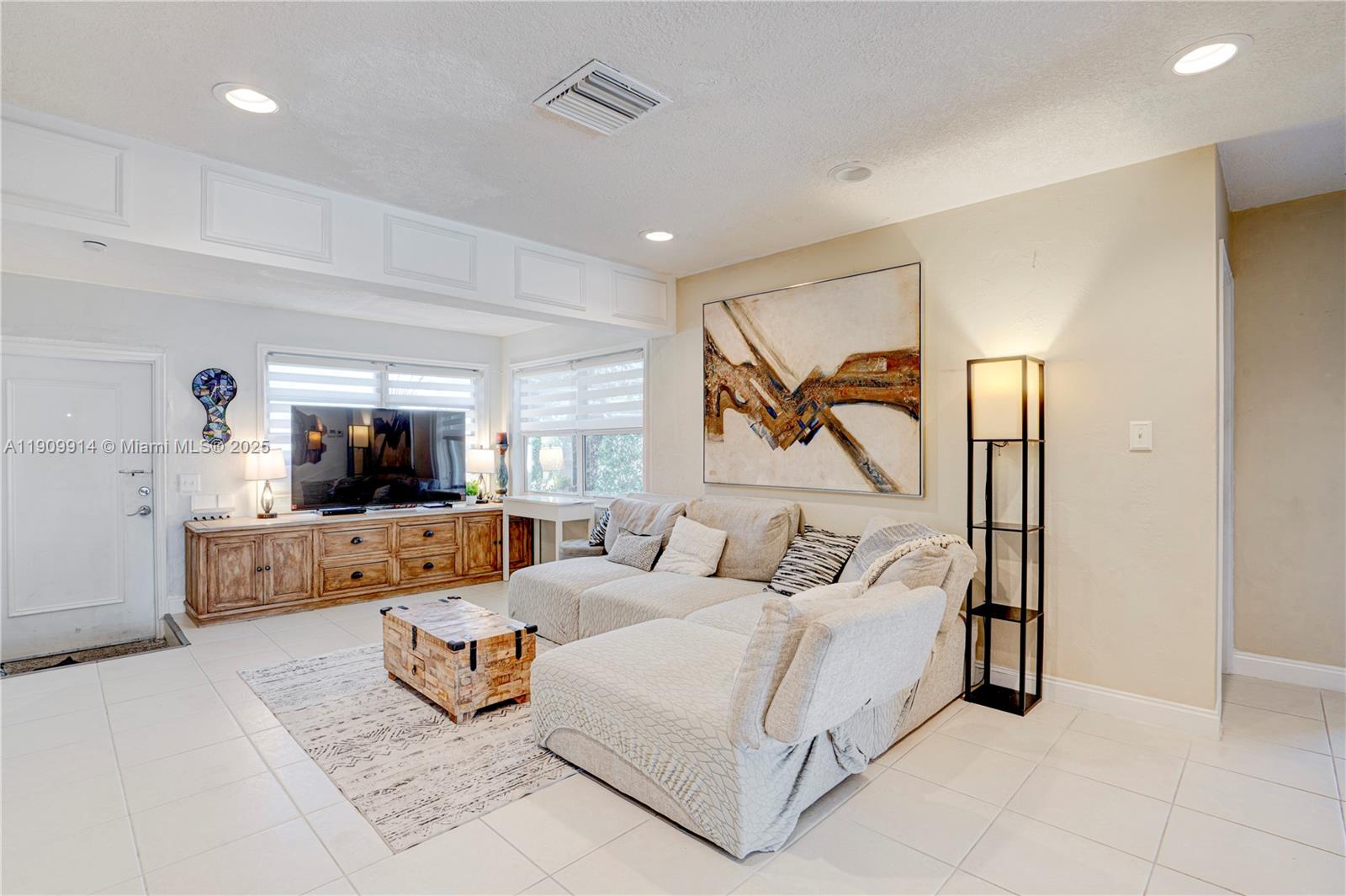 HOLLYWOOD PARK - Residential