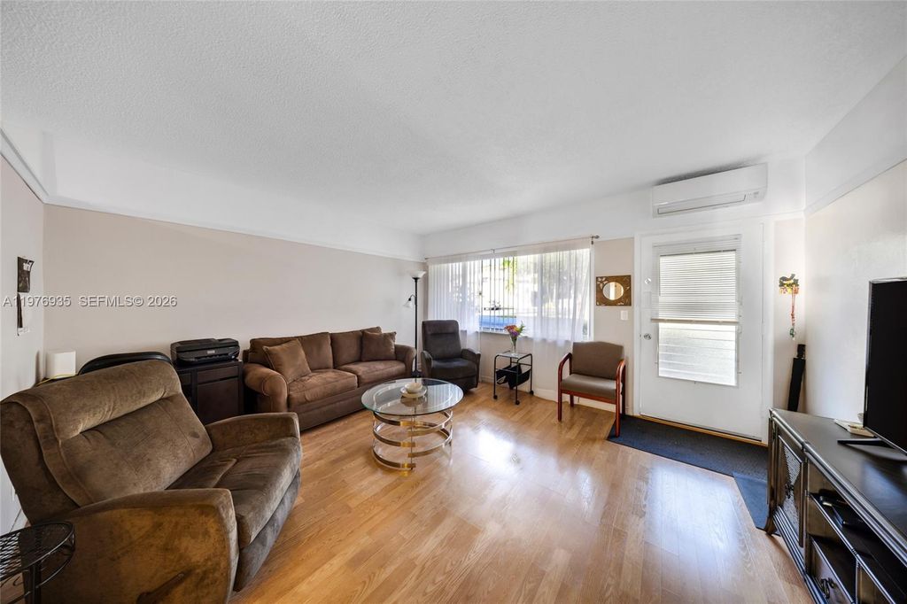 Photo of 900 SW 10th Ter #8S, Hallandale Beach, FL 33009 (MLS # A11976935)