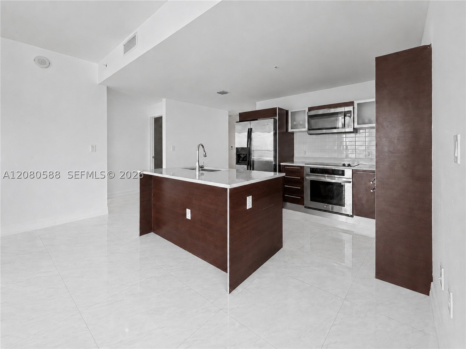 1900 N Bayshore Dr 3911