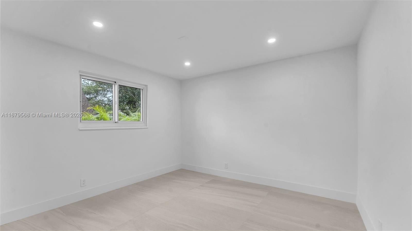 DAVIS ISLES - Residential