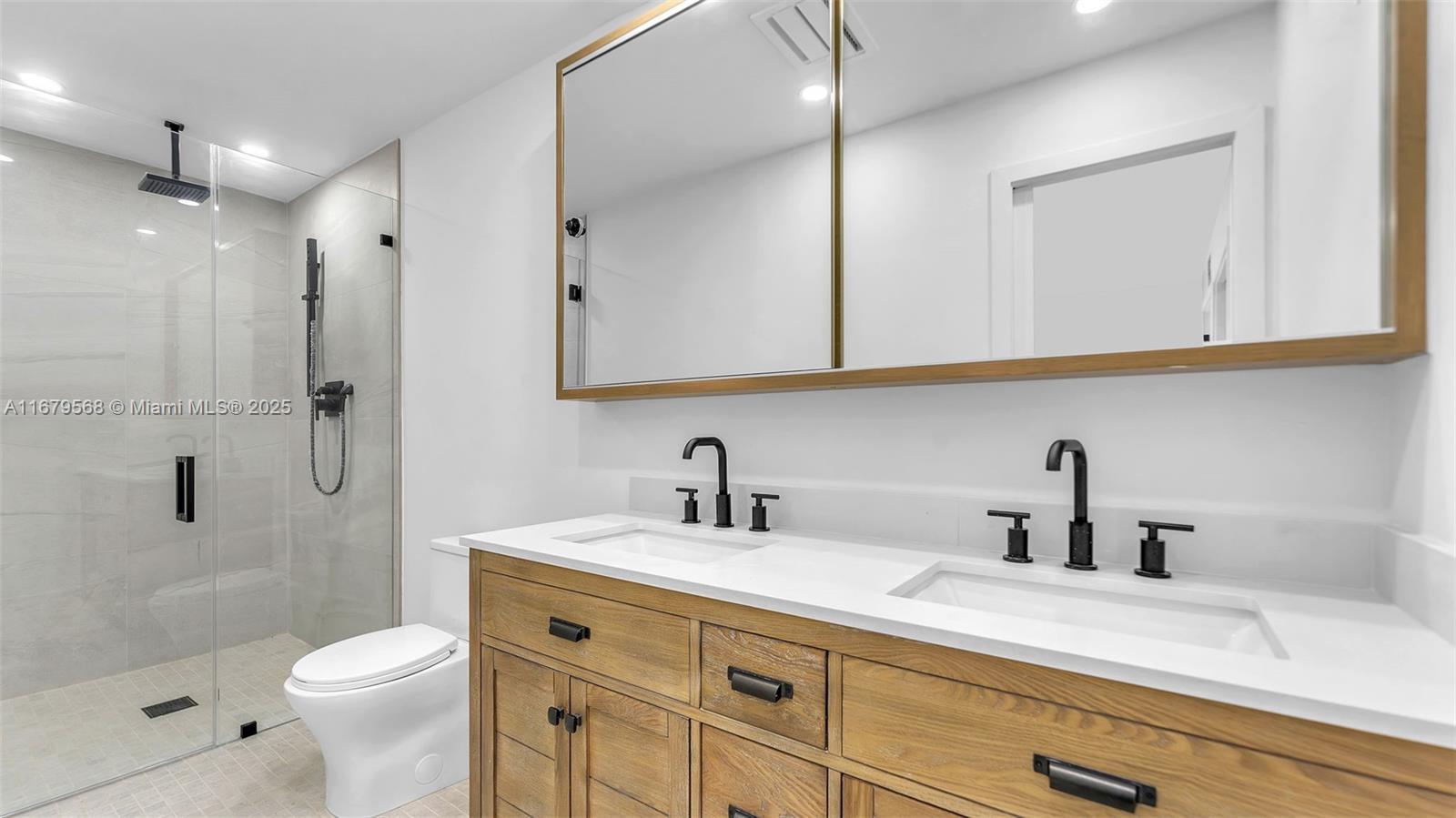 DAVIS ISLES - Residential