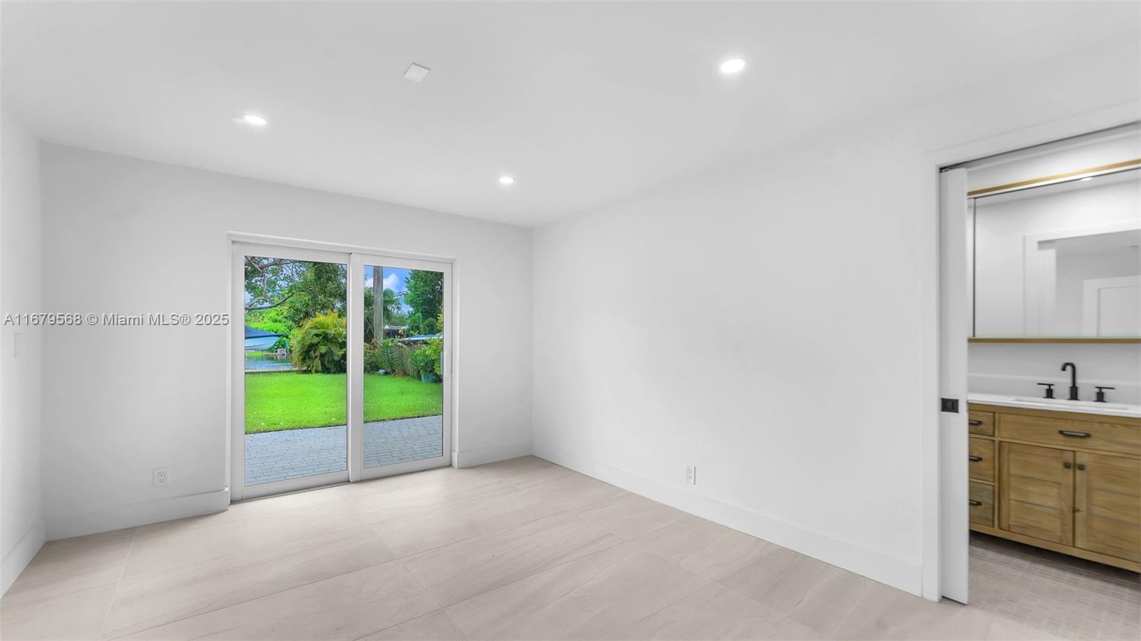 DAVIS ISLES - Residential