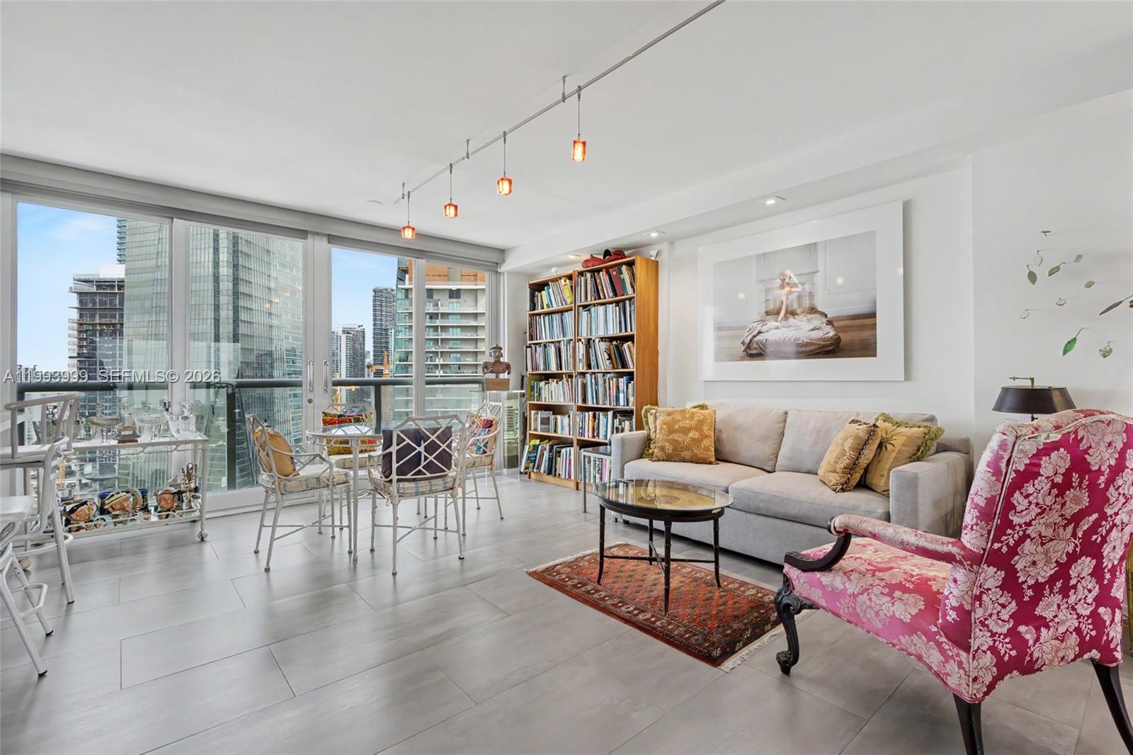 THE PALACE CONDO - Residential