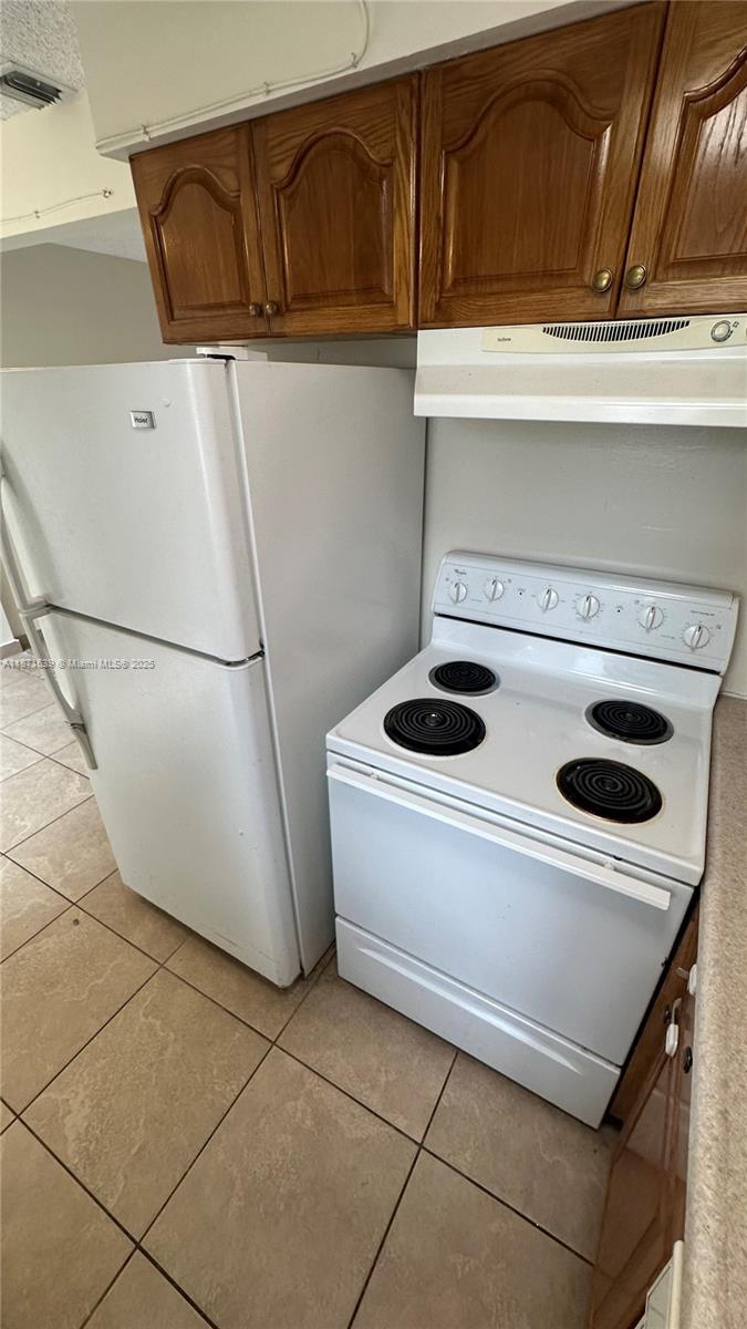 COVENTRY HOUSE - Residential Lease