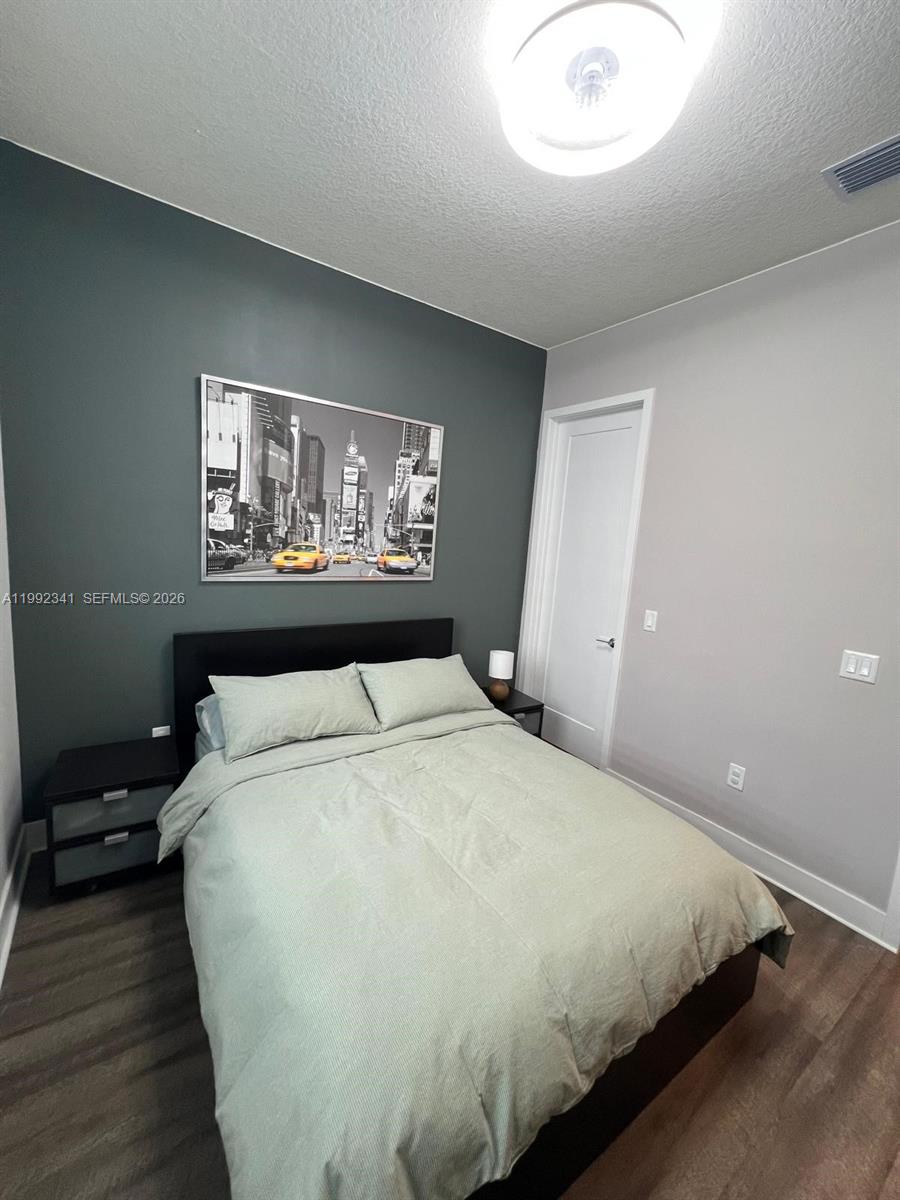 LANDMARK AT DORAL CENTRAL - Residential Lease