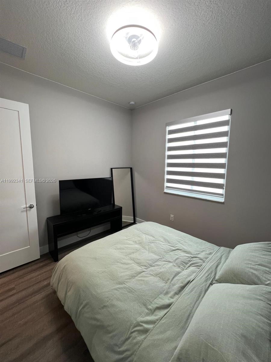 LANDMARK AT DORAL CENTRAL - Residential Lease