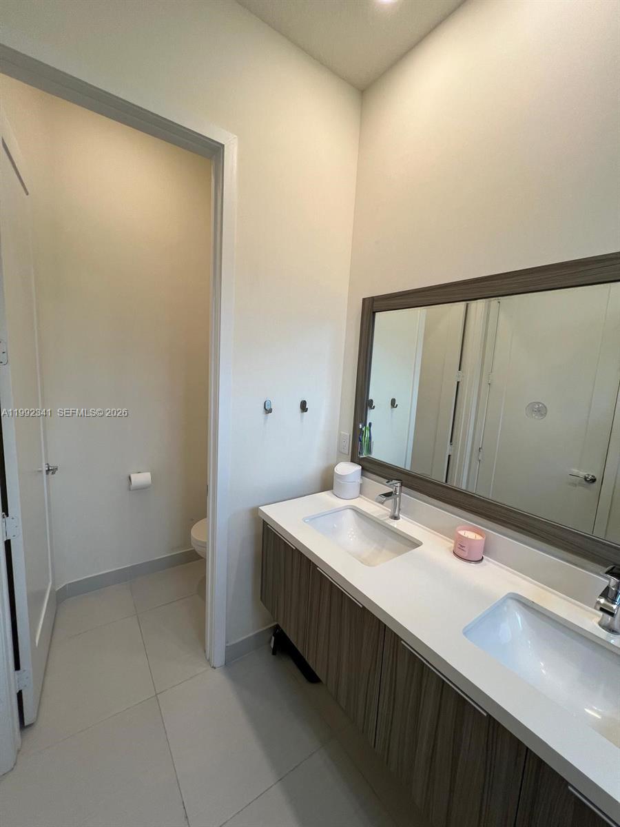 LANDMARK AT DORAL CENTRAL - Residential Lease