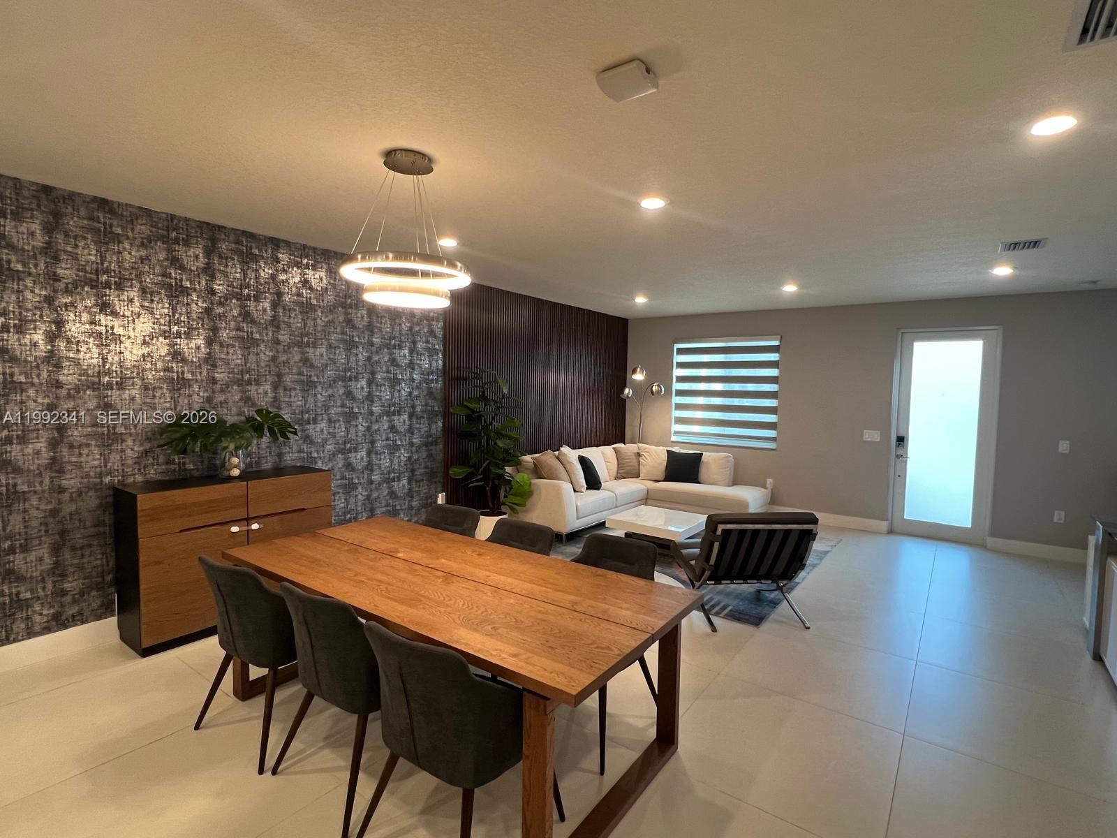 LANDMARK AT DORAL CENTRAL - Residential Lease