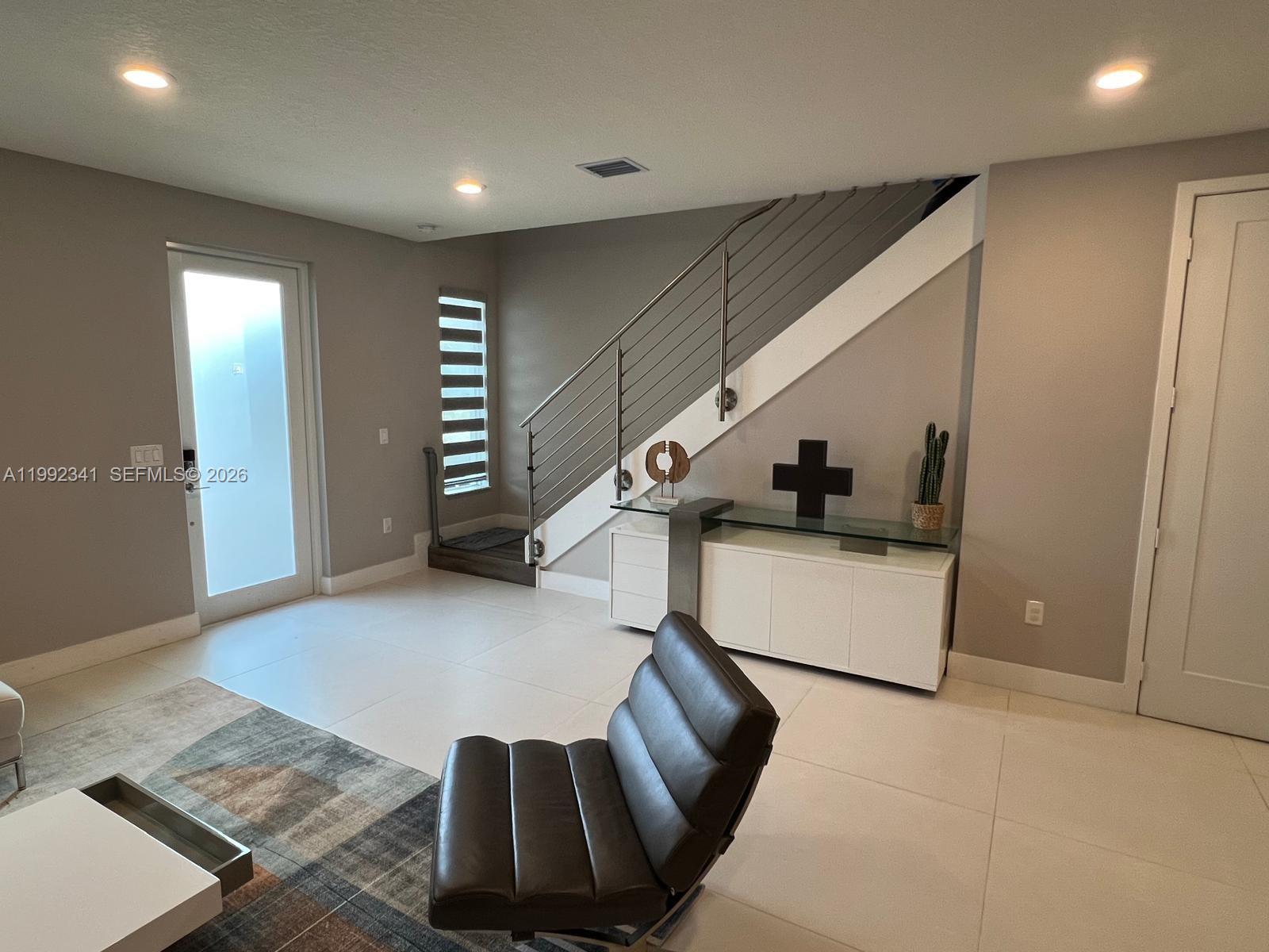 LANDMARK AT DORAL CENTRAL - Residential Lease