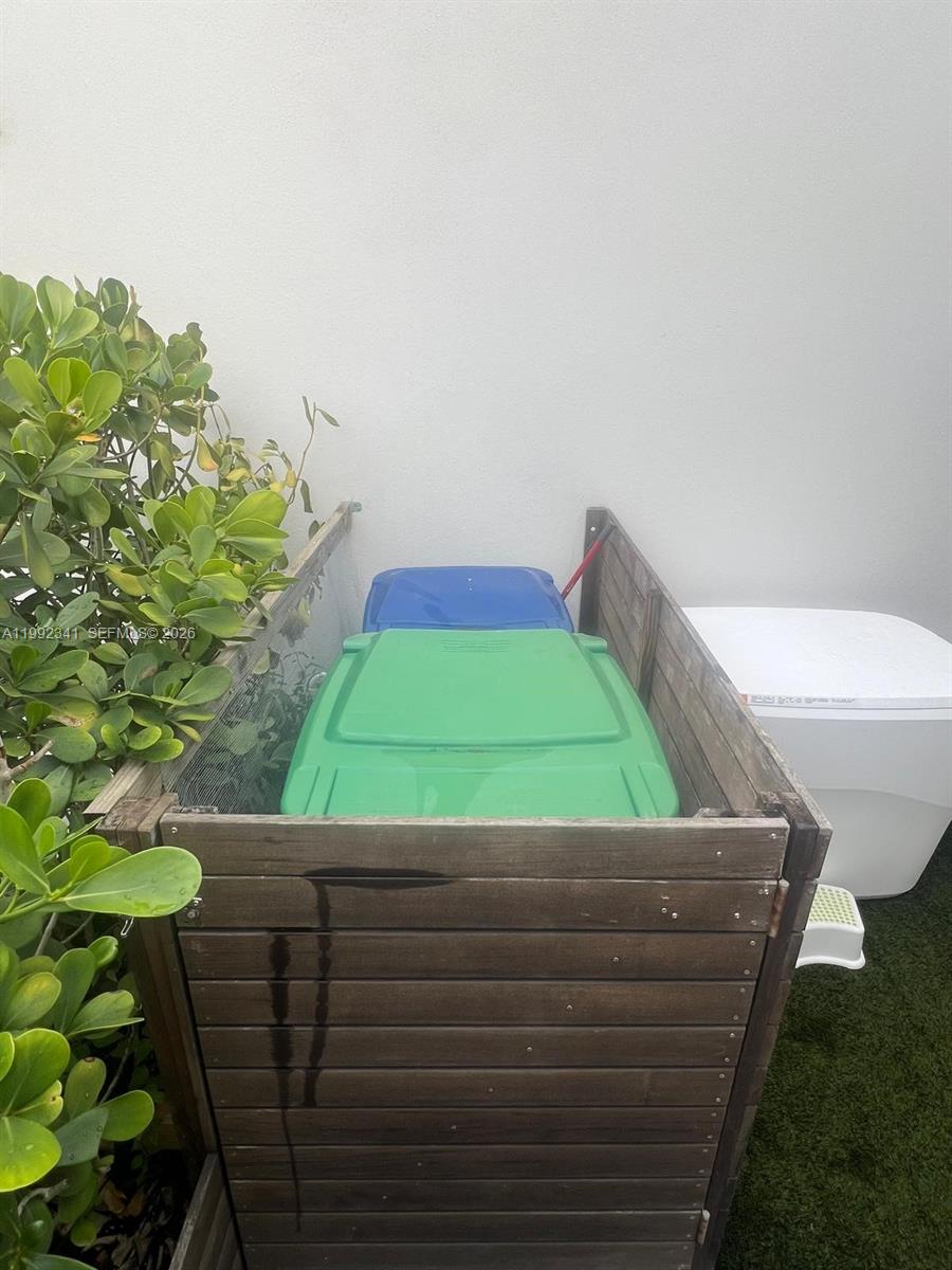 LANDMARK AT DORAL CENTRAL - Residential Lease