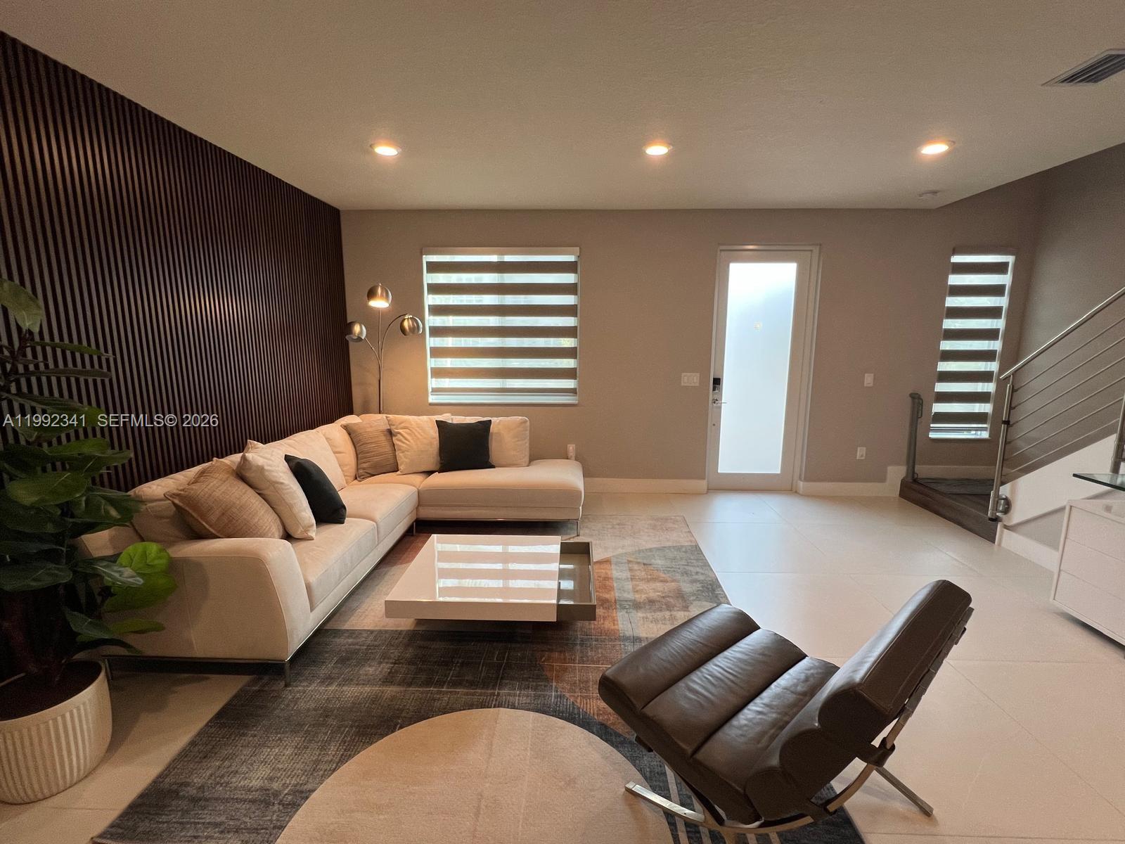 LANDMARK AT DORAL CENTRAL - Residential Lease