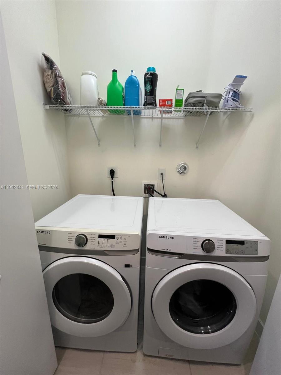 LANDMARK AT DORAL CENTRAL - Residential Lease