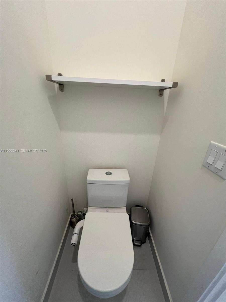 LANDMARK AT DORAL CENTRAL - Residential Lease