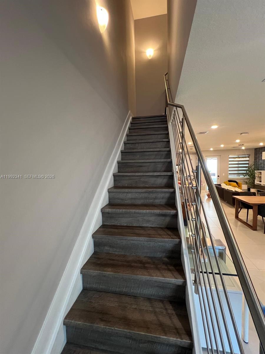 LANDMARK AT DORAL CENTRAL - Residential Lease