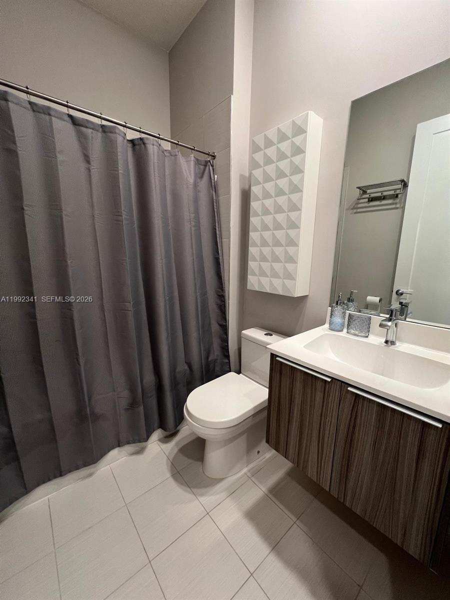 LANDMARK AT DORAL CENTRAL - Residential Lease