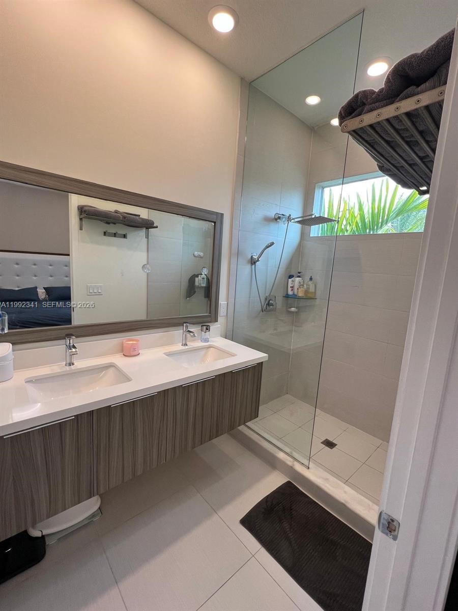 LANDMARK AT DORAL CENTRAL - Residential Lease