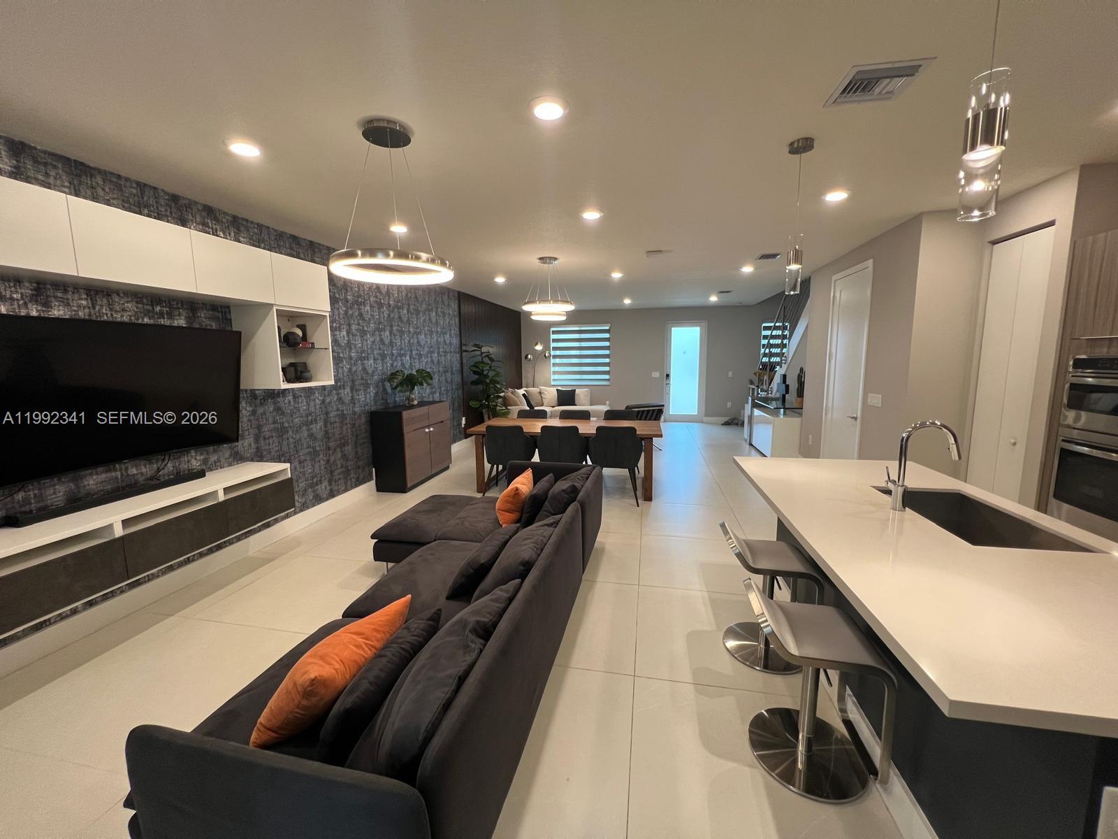 LANDMARK AT DORAL CENTRAL - Residential Lease