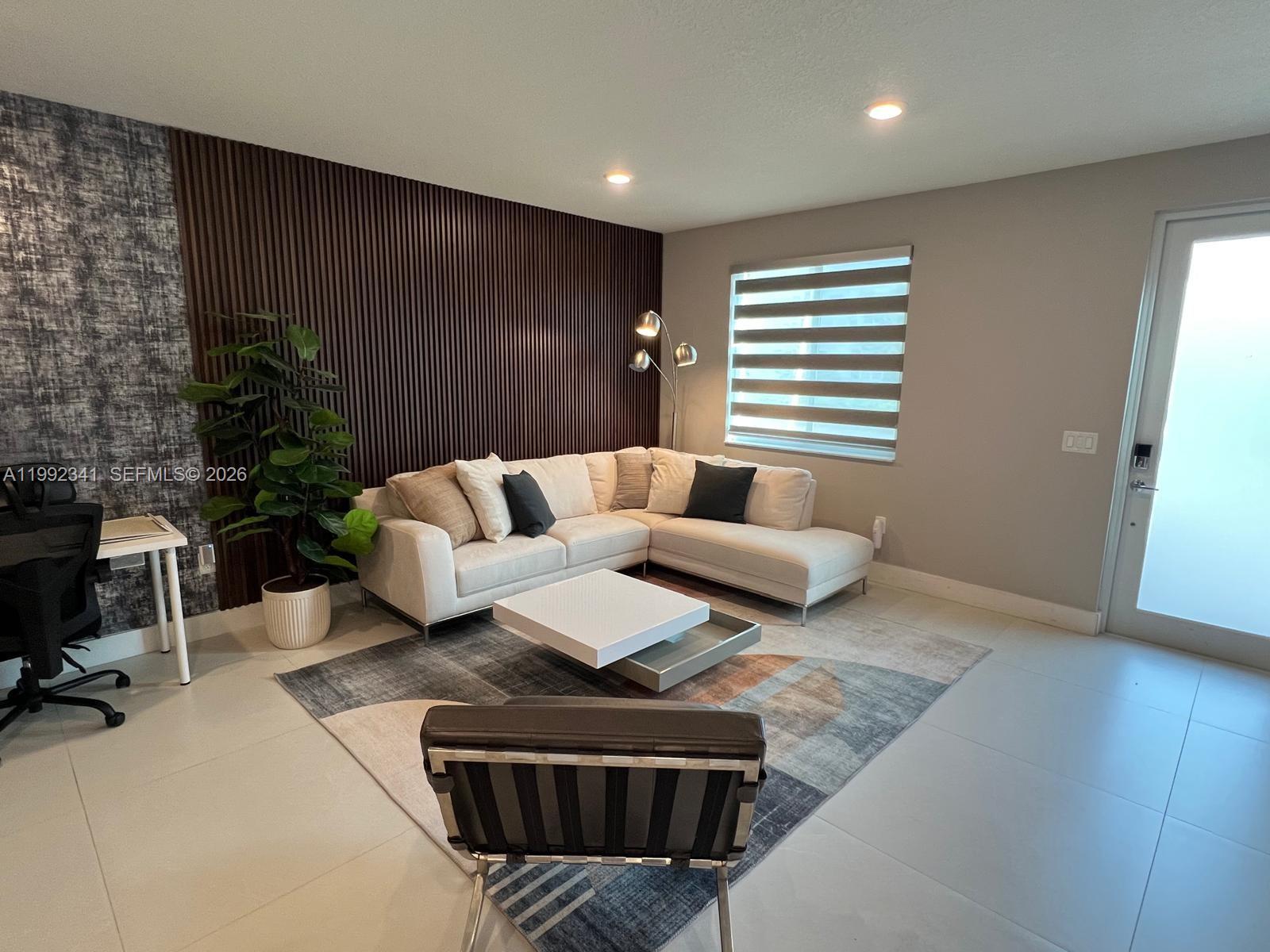 LANDMARK AT DORAL CENTRAL - Residential Lease