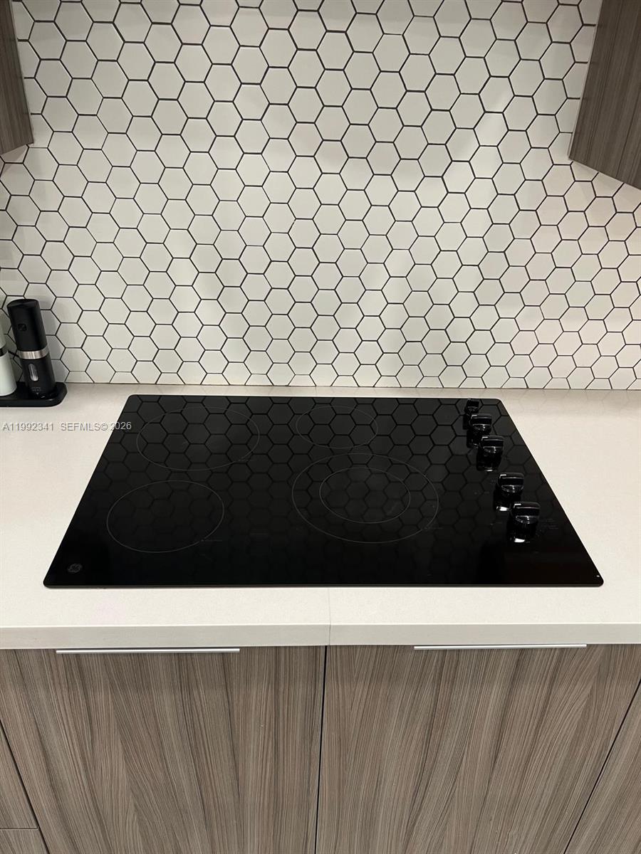 LANDMARK AT DORAL CENTRAL - Residential Lease