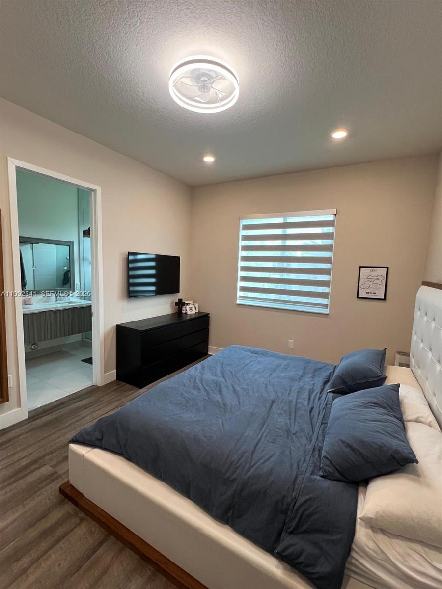 LANDMARK AT DORAL CENTRAL - Residential Lease