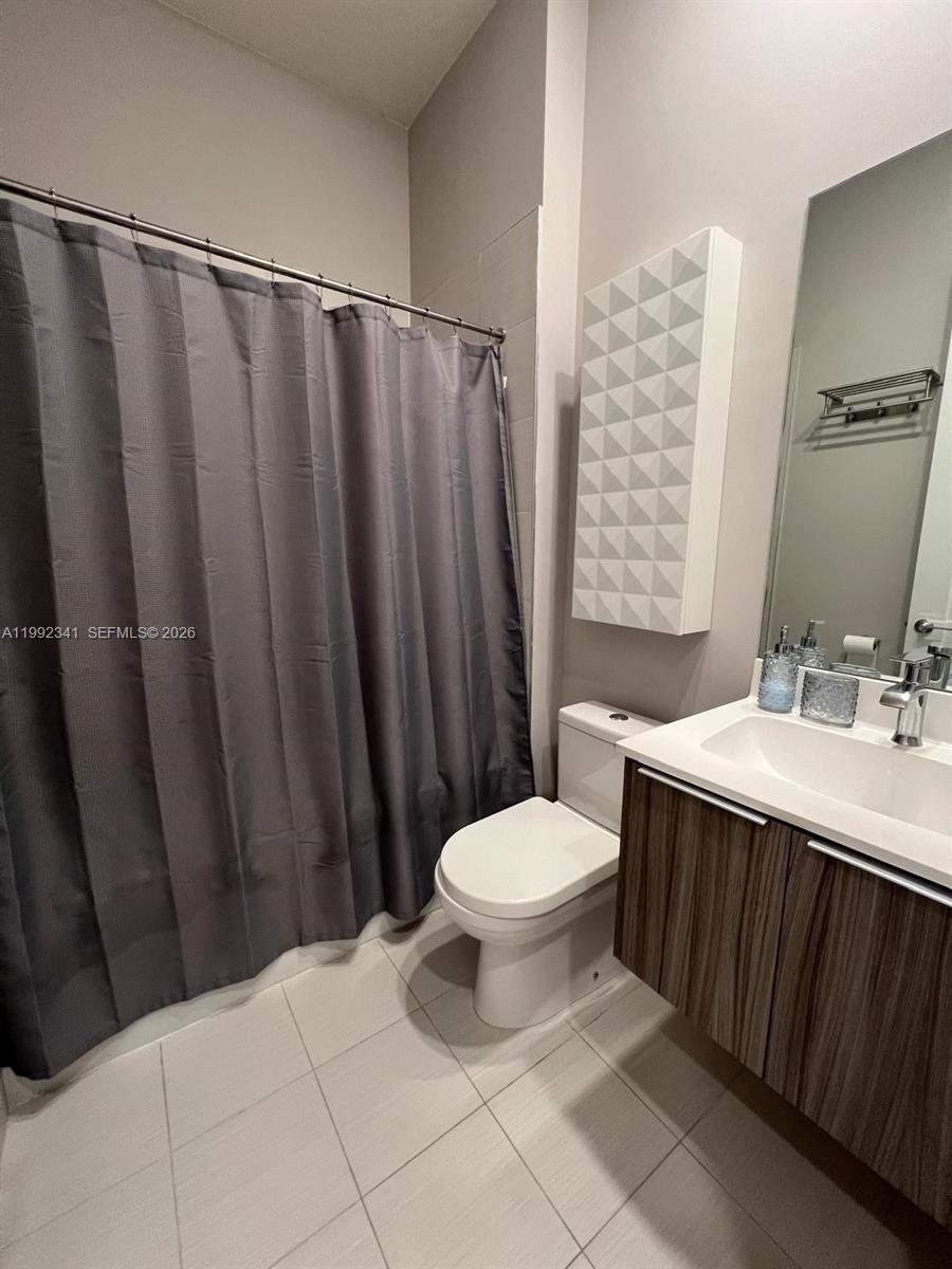 LANDMARK AT DORAL CENTRAL - Residential Lease