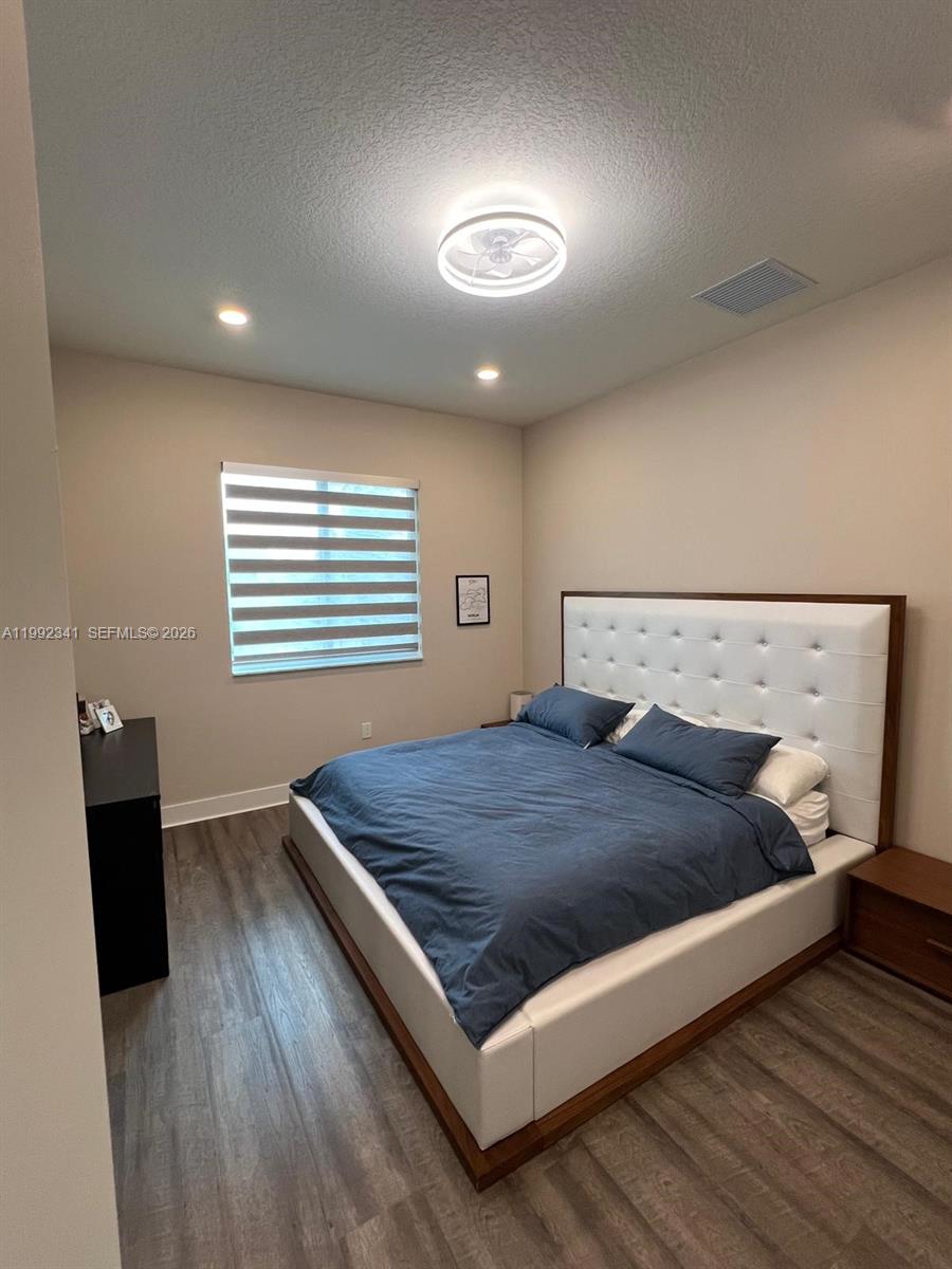 LANDMARK AT DORAL CENTRAL - Residential Lease