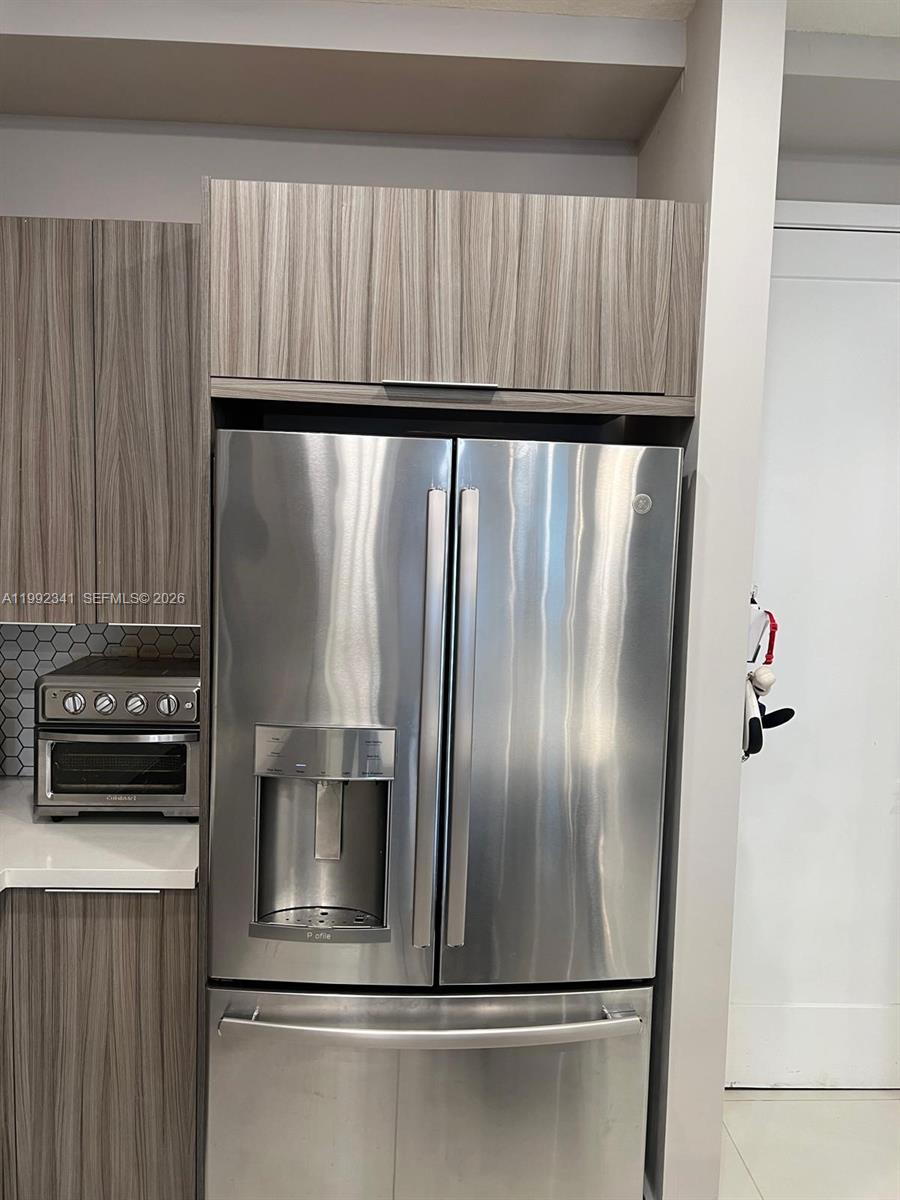 LANDMARK AT DORAL CENTRAL - Residential Lease