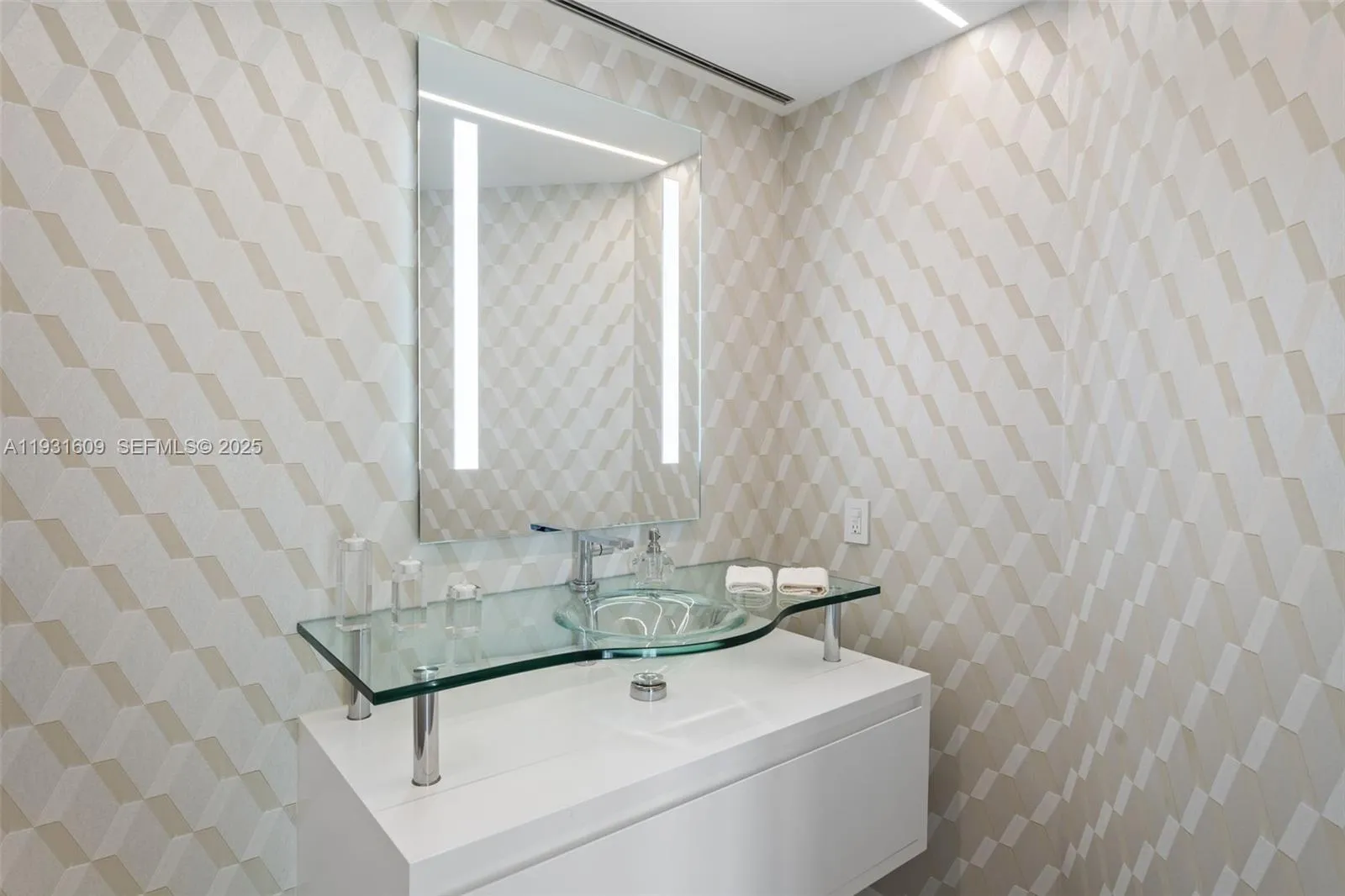 Miami, Florida 33129, United States, 4 Bedrooms Bedrooms, ,6 BathroomsBathrooms,Residential,Active,255572