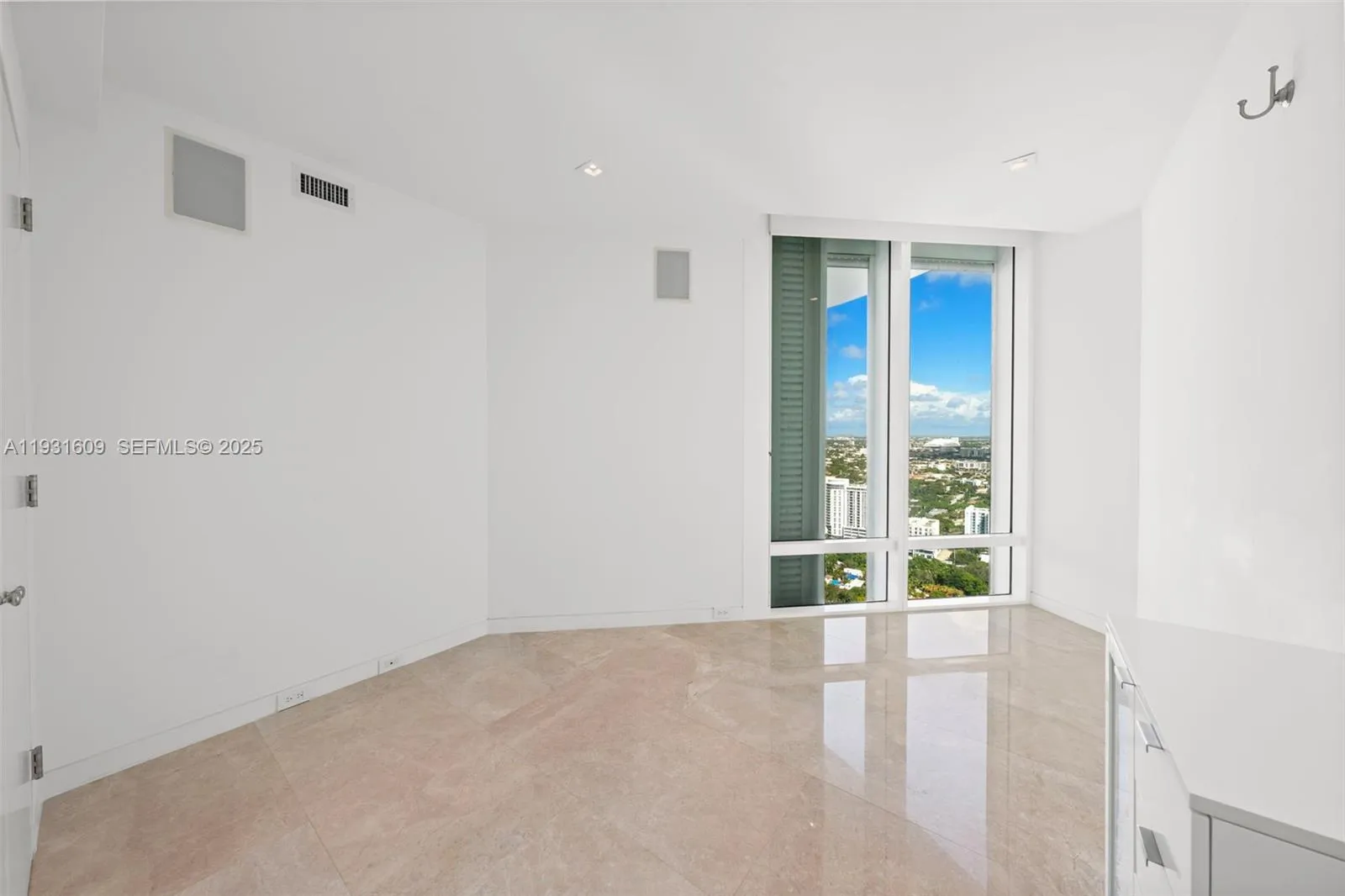 Miami, Florida 33129, United States, 4 Bedrooms Bedrooms, ,6 BathroomsBathrooms,Residential,Active,255572