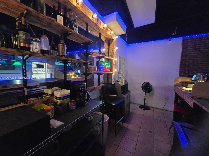 Turnkey restaurant & bar with 2COP license for sale on North Miami. This open an operating 2400 sqft asset sale comes fully equipped with hood and grease trap. Range, fryers and coolers. Is located on a plaza with plenty of parking. The buyer may qualify for a visa as as a full time restaurant business broker.
