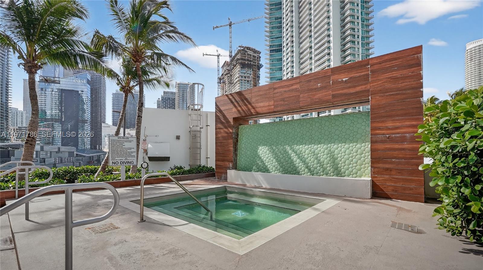 WIND CONDO - Residential