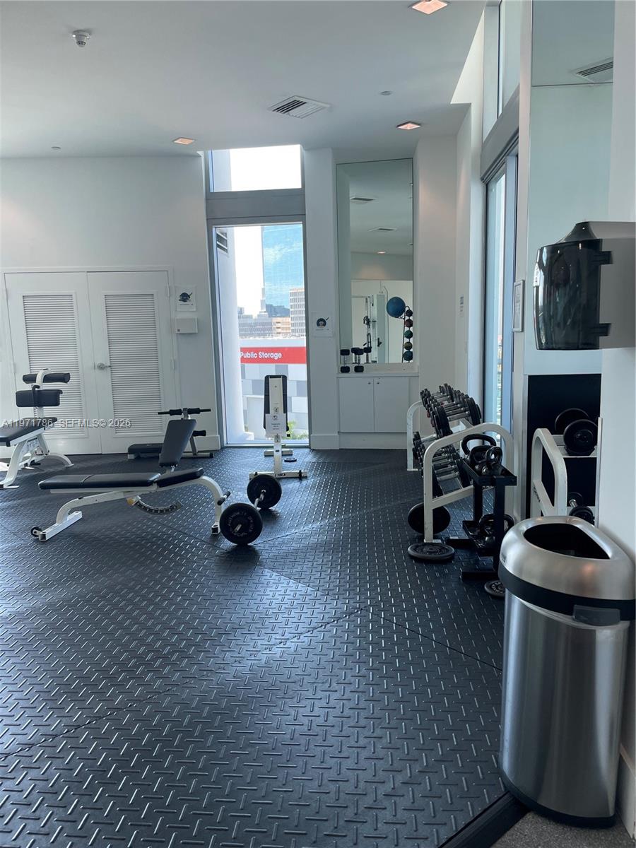 WIND CONDO - Residential