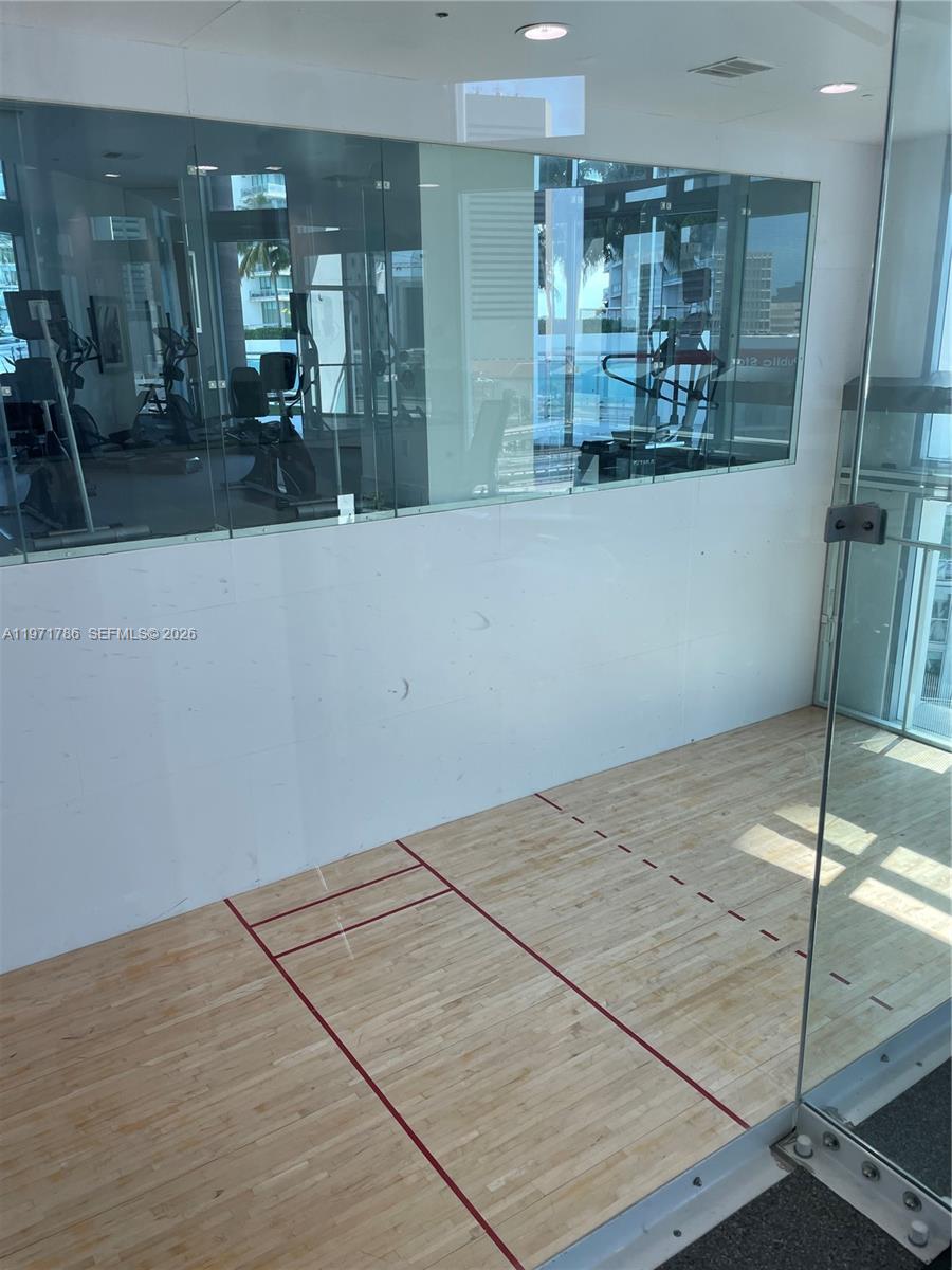 WIND CONDO - Residential