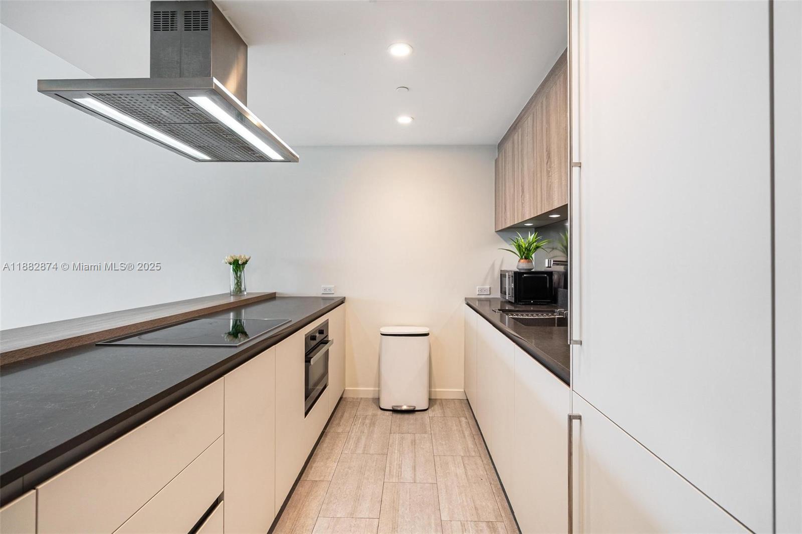 1000 Brickell Plz 3811
