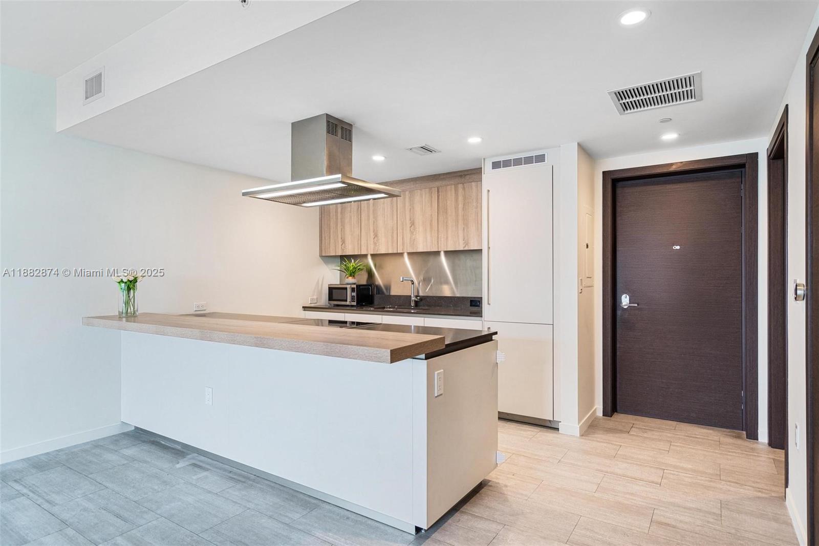 1000 Brickell Plz 3811